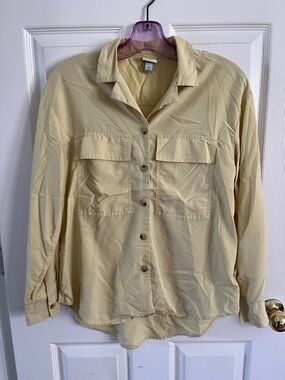 Light Yellow Women's Button-Up Shirt